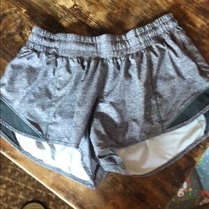 Lululemon 2.5 Hotty hot shorts